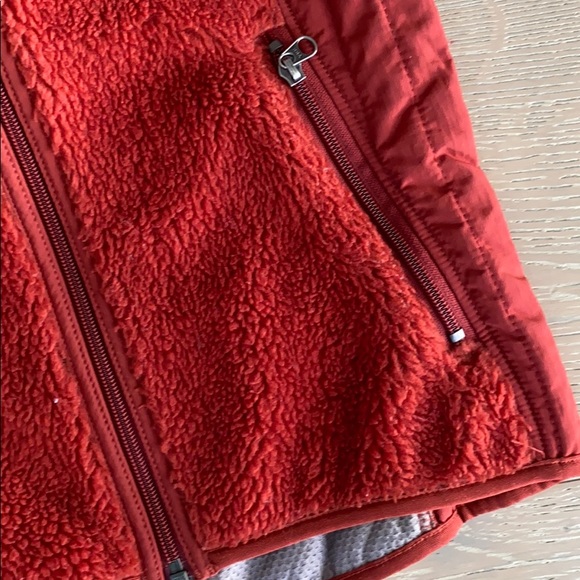 Patagonia deep red Sherpa Vest - Picture 7 of 8